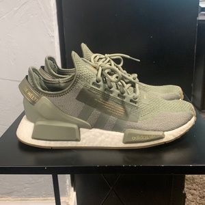 Adidas NMD R1 v2 olive green